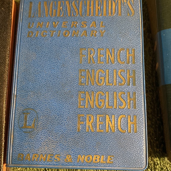 Bundle of five paperback, French language and dictionary resources - Picture 5 of 6